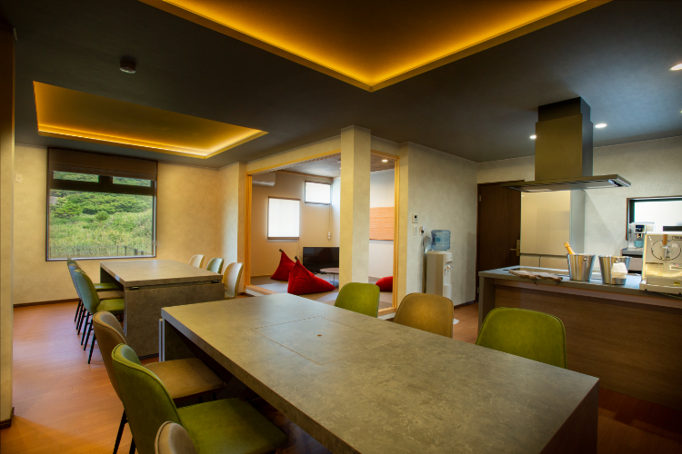 ダイニングテーブル